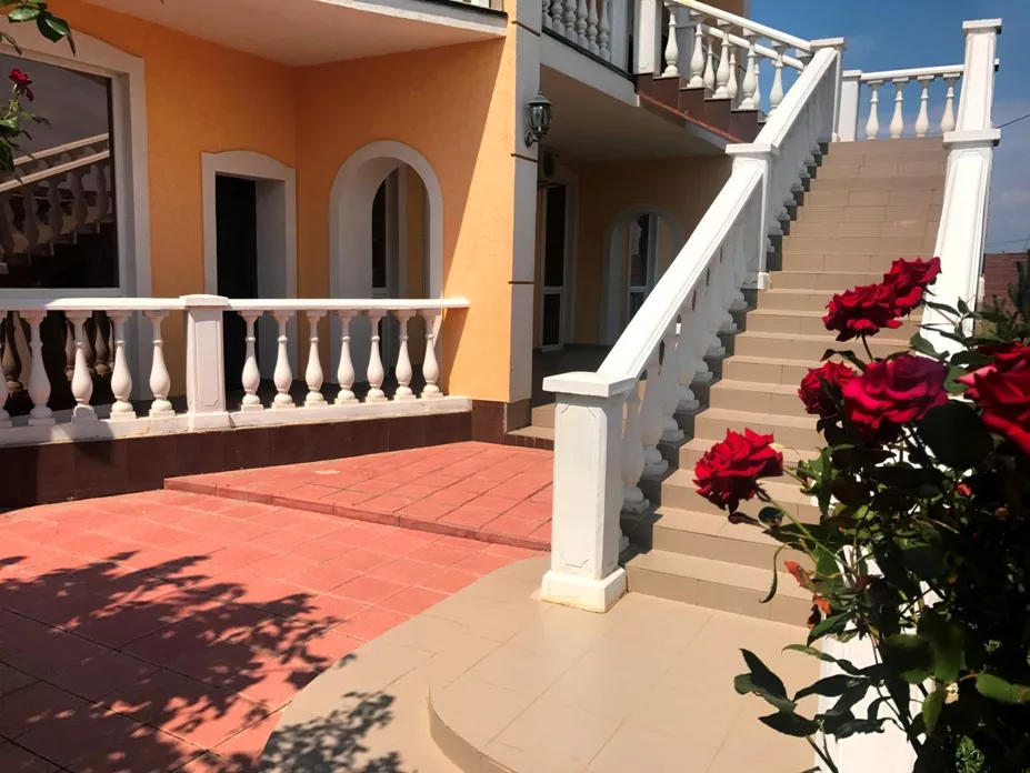 . Отель У Моря с бассейном. Евпатория