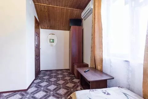 Трёхместный номер «Стандарт». Гостевой дом  «У Вадима». Витязево