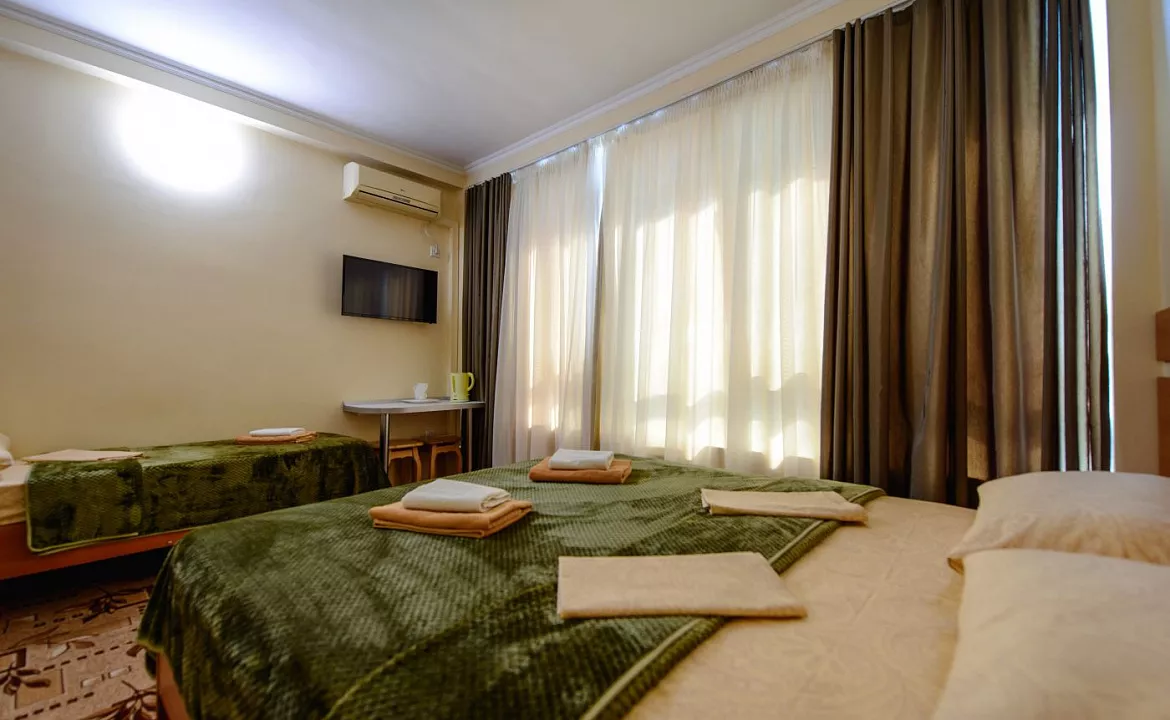 Трехместный стандарт. Гостевой дом "Заря". Лазаревское Трехместный стандарт. Гостевой дом "Заря". Лазаревское