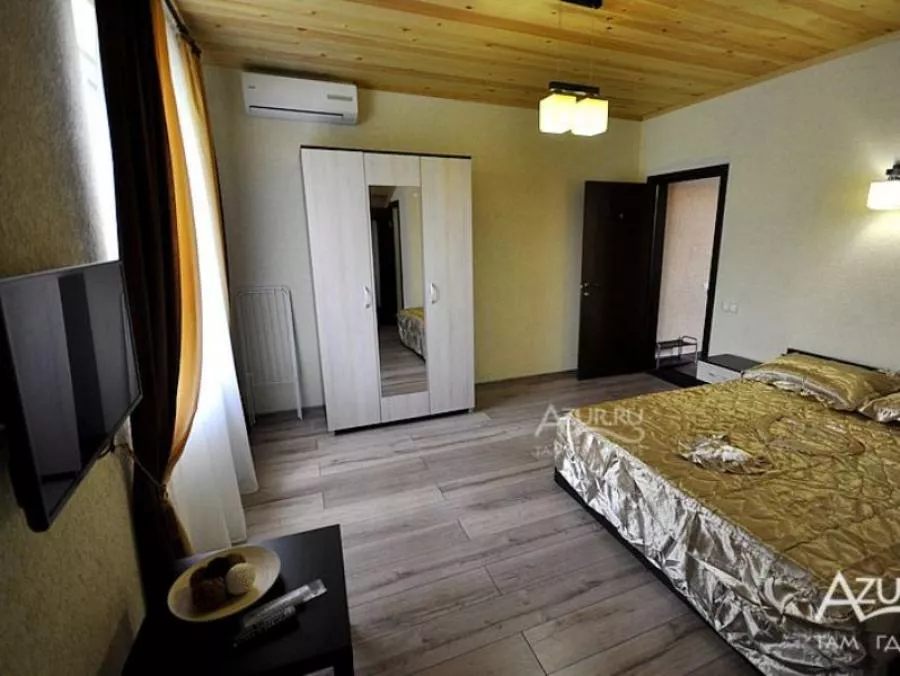 . Гостевой дом "Морской 1/а". Криница