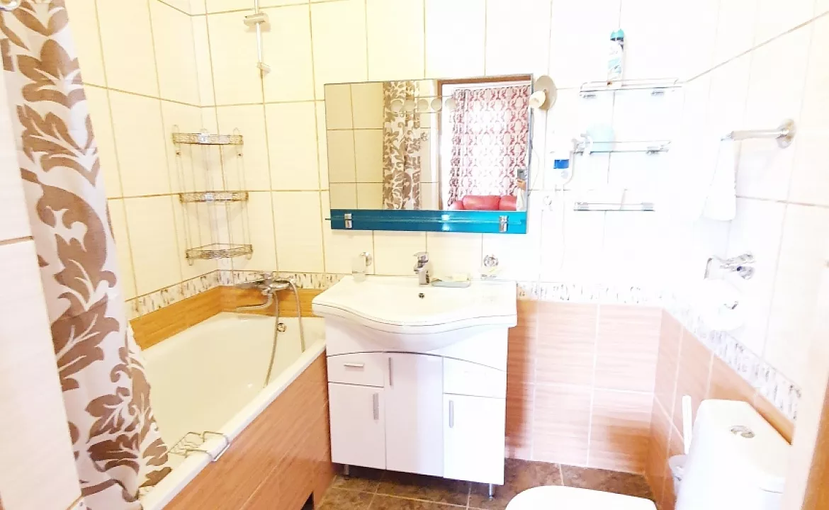 двухкомнатный четырехместный номер с большим балконом и видом на горы. Гостевой дом Родник. Красная Поляна