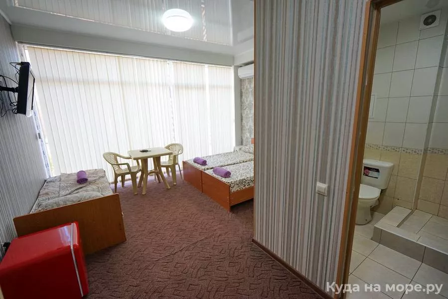 Номер на троих с балконом . Гостиница «У Розы». Лазаревское