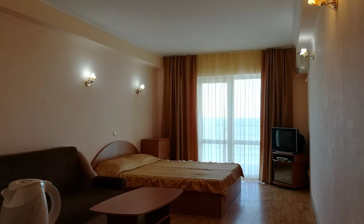 Номера 4-местные с видом на море. Гостевой дом «ФЛАГМАНСКИЙ». Приветное