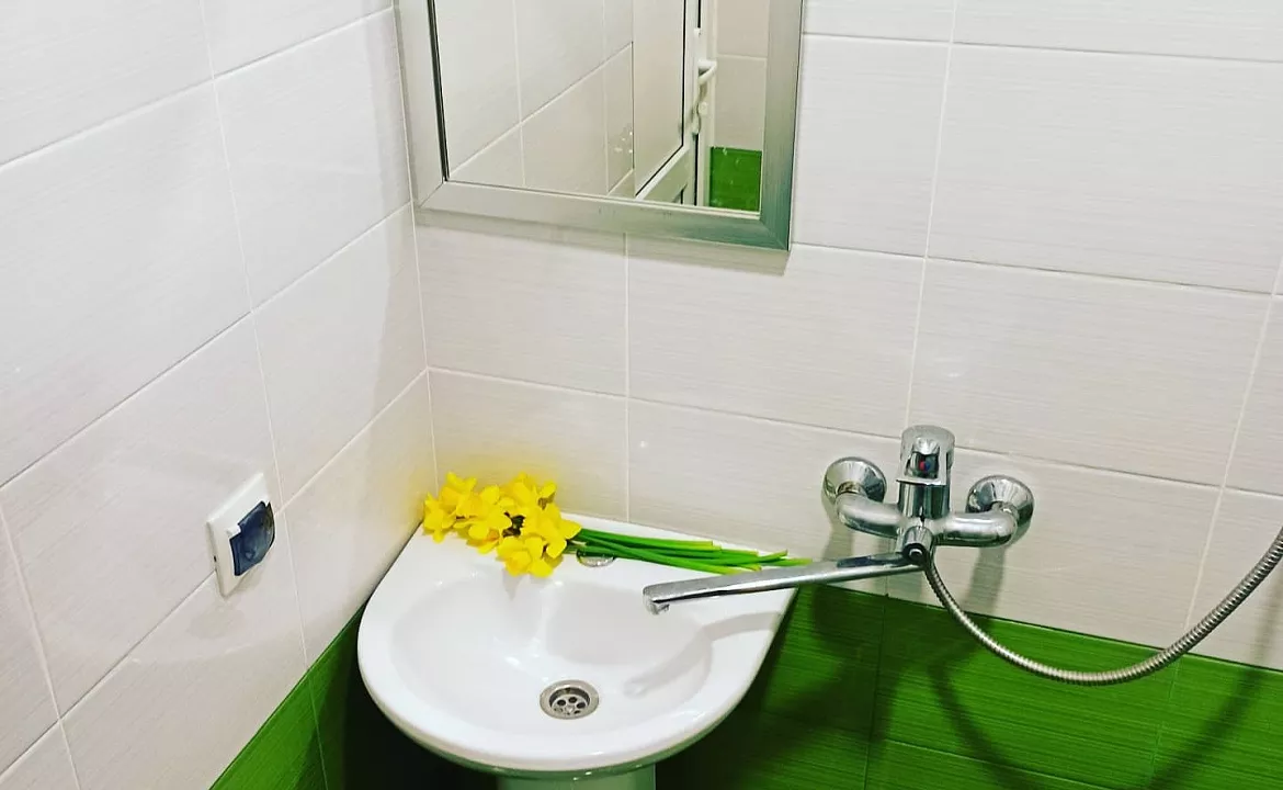 Трехместный номер с балконом. Гостевой дом ГалоПогосы. Лоо