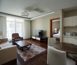 Семейный люкс с 2 спальнями. Курортный отель Sochi Marriott Krasnaya Polyana . 