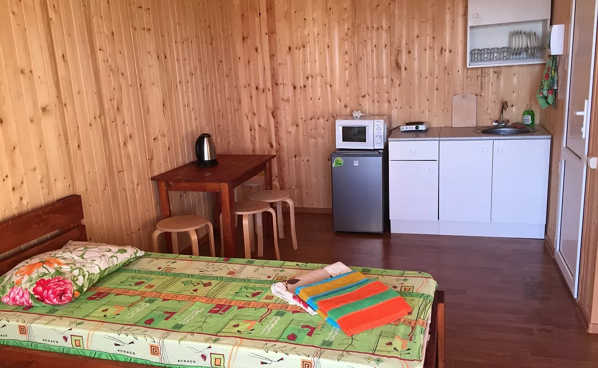 Четырехместный номер с видом во двор.. Гостевой дом Морской бриз - Кучугуры. Кучугуры Четырехместный номер с видом во двор.. Гостевой дом Морской бриз - Кучугуры. Кучугуры