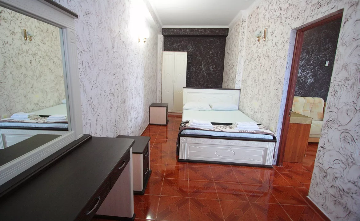 Люкс 2-х однокомнатный 5-ти местный с балконом. Гостевой дом «ZIRIDIS». Витязево