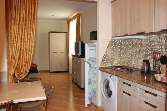 Номера со своим двориком. Отель Кайрос. Кореиз