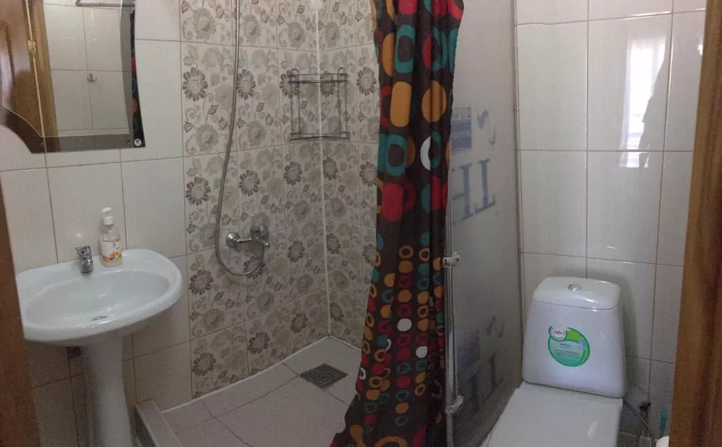 Номер с кроватью размера 