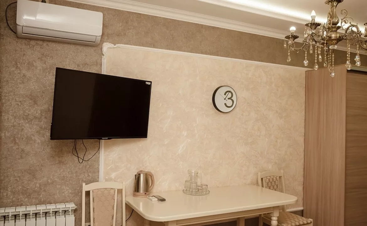 Люкс однокомнатный с балконом. Гостевой дом Ника Премиум. Геленджик