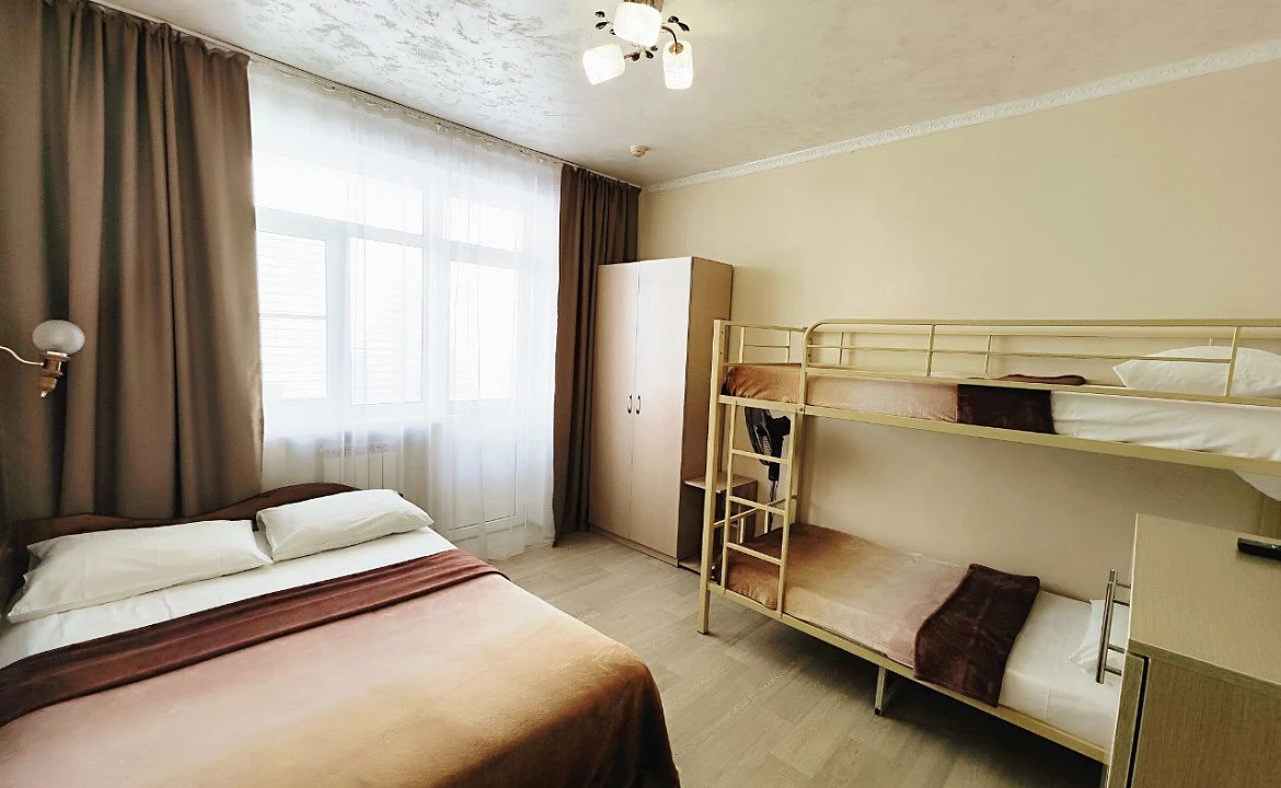 Апартаменты с балконом на 2м этаже. Гостевой дом "Регион 86" . Адлер