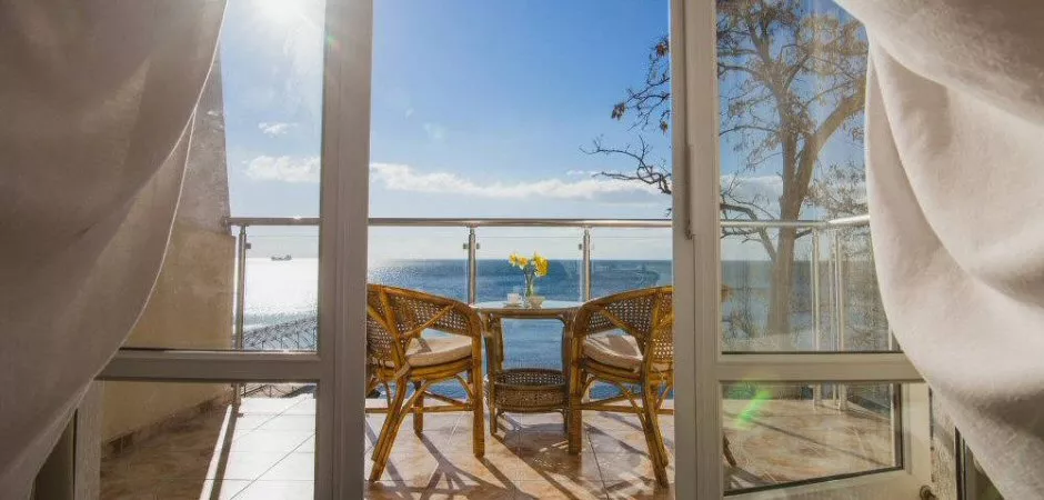 Полулюкс с балконом. Отель «Коралл». Ялта Полулюкс с балконом. Отель «Коралл». Ялта