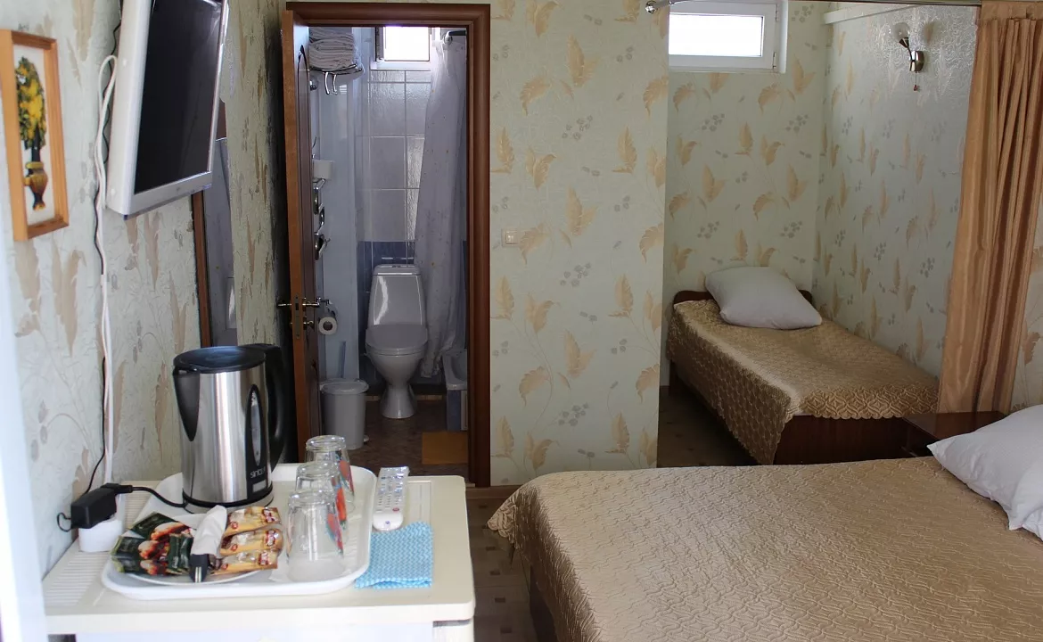 3-х местный номер Стандарт. Гостевой дом "До Встречи". Адлер