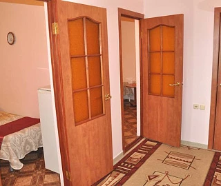2-х комнатный  номер 4-5 местный с балконом. Гостевой дом "Астра" - Витязево.  2-х комнатный  номер 4-5 местный с балконом. Гостевой дом "Астра" - Витязево.