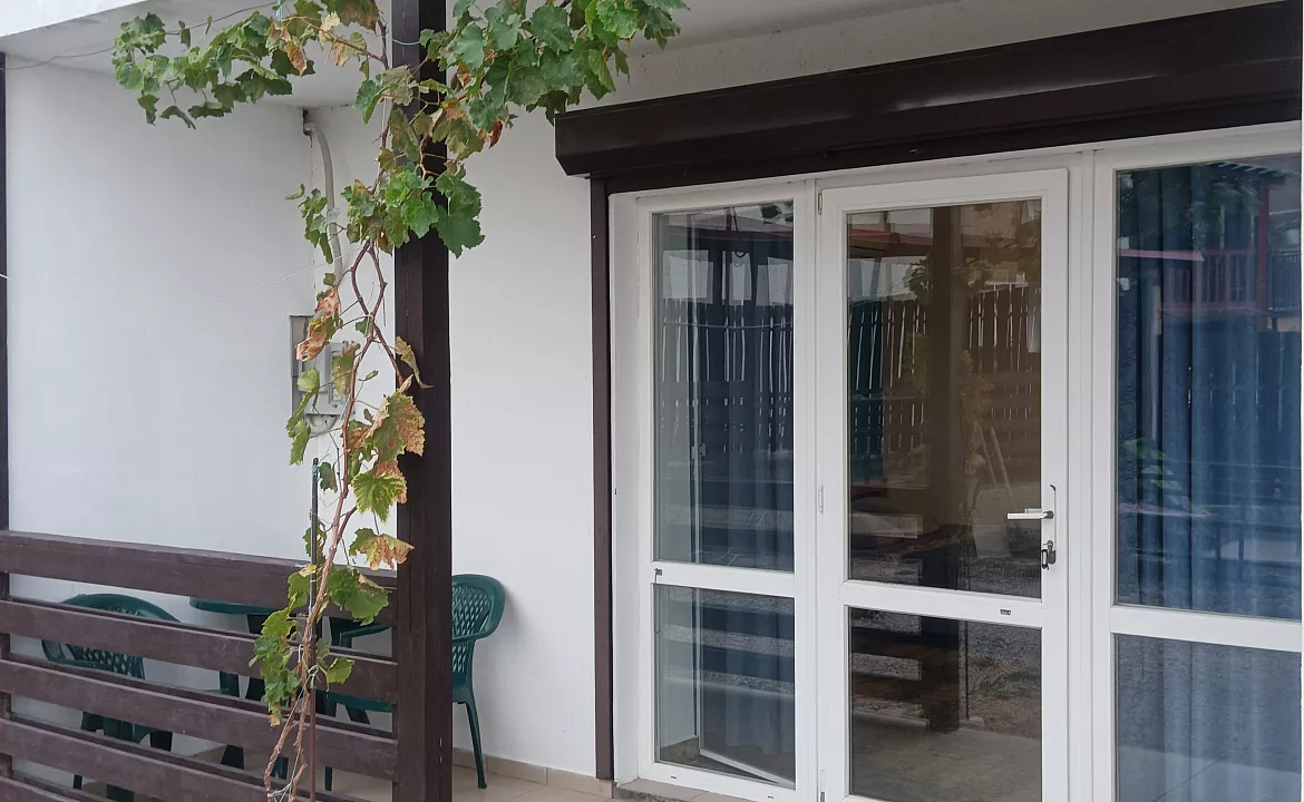 Улучшенный четырёхместный с кухней 1. Гостевой дом Тихий дворик - Орджоникидзе. Орджоникидзе