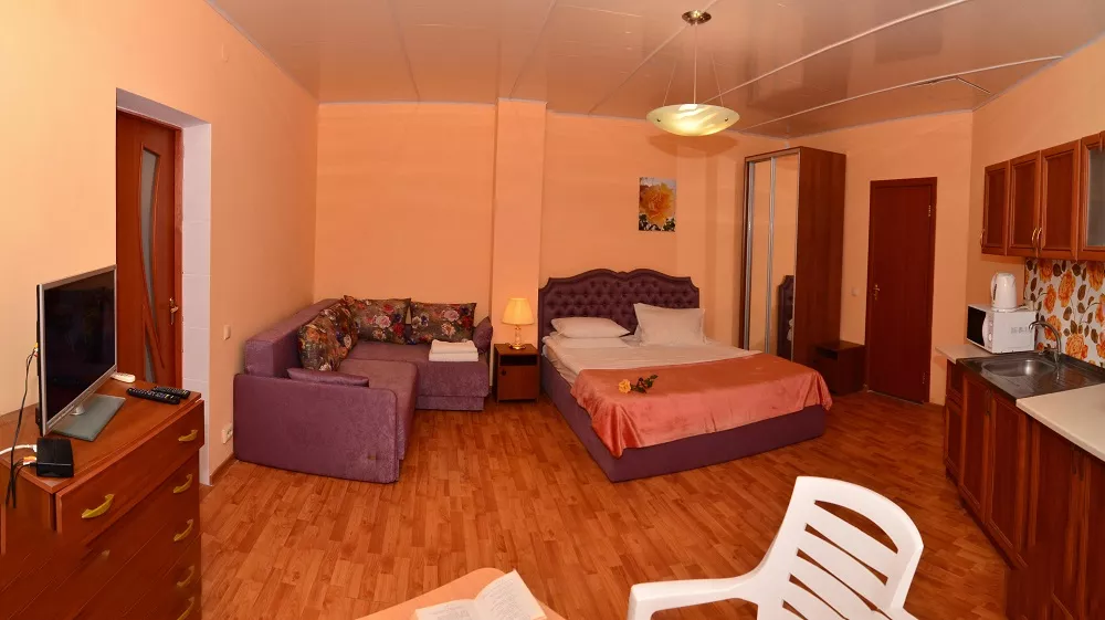 Домик 2 с кухней. Частная усадьба "Дом Роз". Заозерное