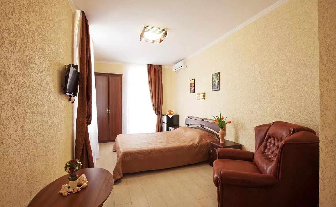 Двухместный номер с балконом «Стандарт/Standart». Гостевой дом  Vega. Заозерное