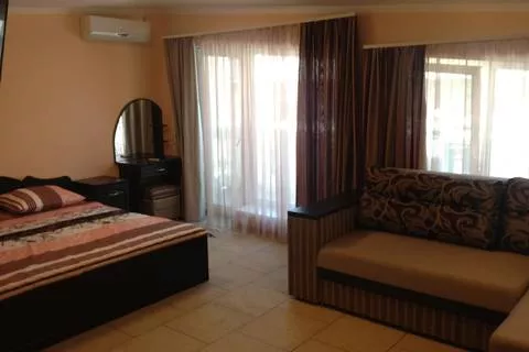 4-х местный «Люкс». Отель «Донузлав». Мирный