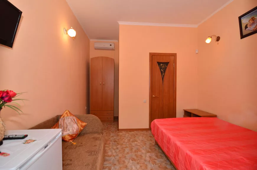 2-местный номер «Апельсиновый». Гостевой дом Гостевой дом «Радуга». Саки 2-местный номер «Апельсиновый». Гостевой дом Гостевой дом «Радуга». Саки