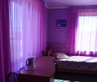 3-х местный номер в главном корпусе. Гостиница комплекс "Новинка". 3-х местный номер в главном корпусе. Гостиница комплекс "Новинка".