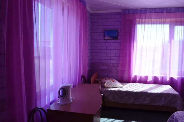 3-х местный номер в главном корпусе. Гостиница комплекс "Новинка". Ейск