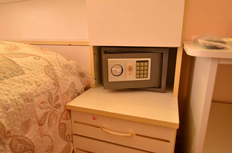 4-МЕСТНЫЙ НОМЕР С КОНДИЦИОНЕРОМ. Мини-гостиница "Анастасия". Саки