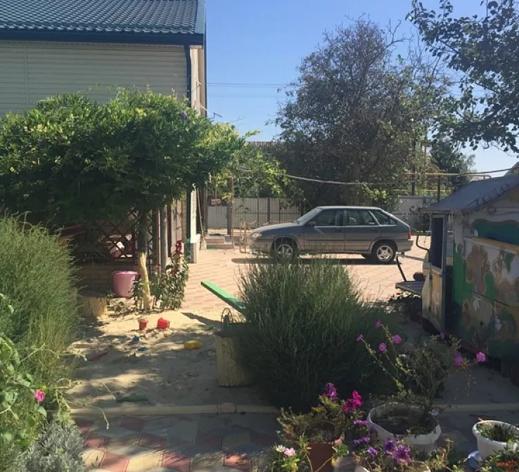 . Частный гостевой дом У Иваныча. Голубицкая