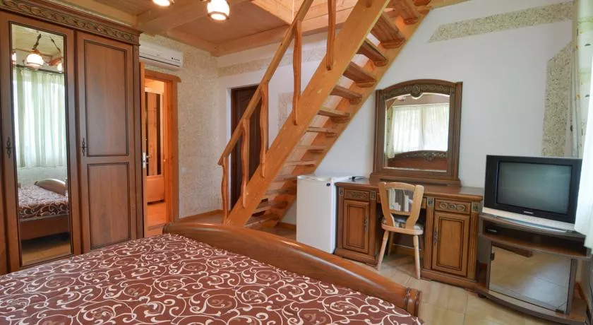 Двухуровневый люкс с балконом. Отель "Кучук-Ламбат". Бондаренково