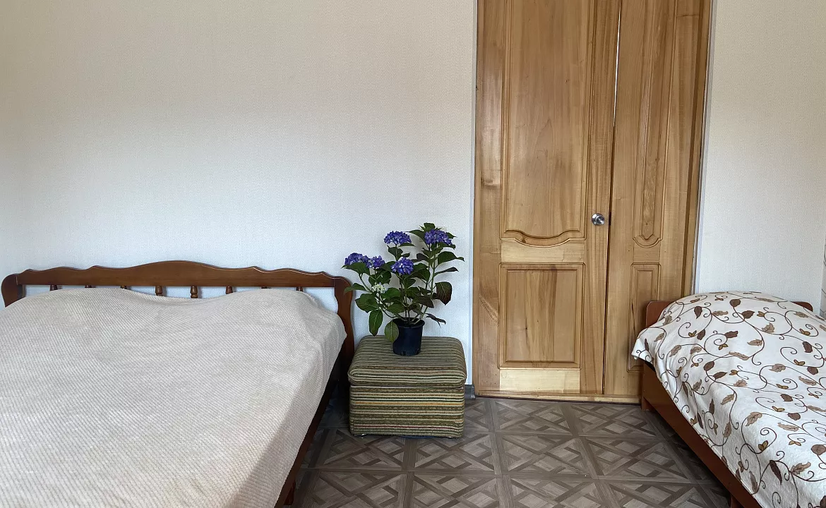 Семейный номер. Гостевой дом Надежда в Гаграх. Гагра