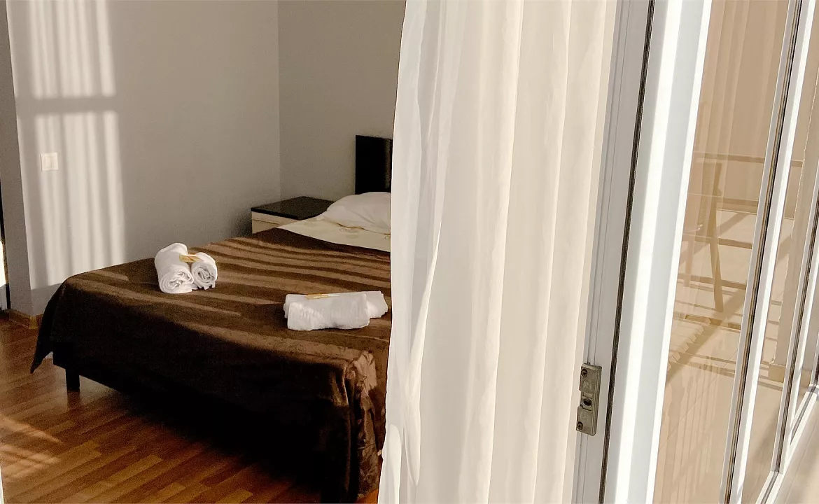 Стандартный номер с двуспальной кроватью и видом на бассейн. Отель "Ниагара Фоллс". Сочи