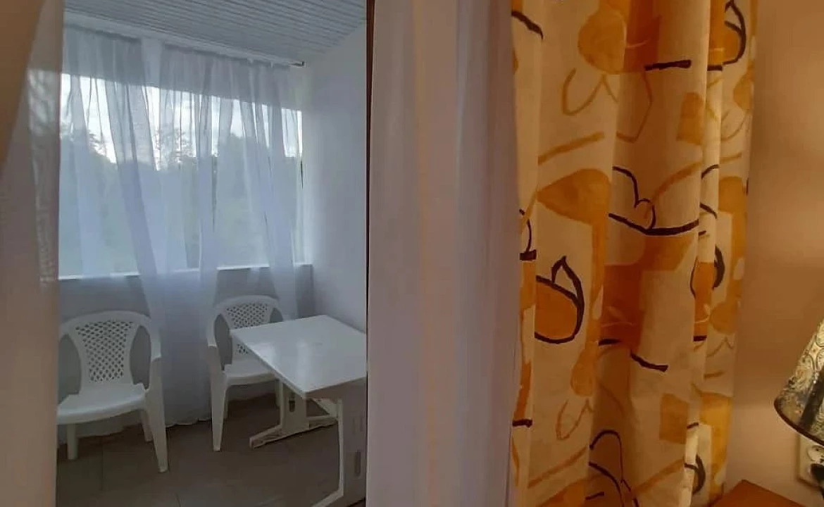 Двухместный номер люкс, от 1 до 2 гостей, двуспальная кровать, балкон, вид на море. Гостевой дом "Горная лаванда". Лазаревское