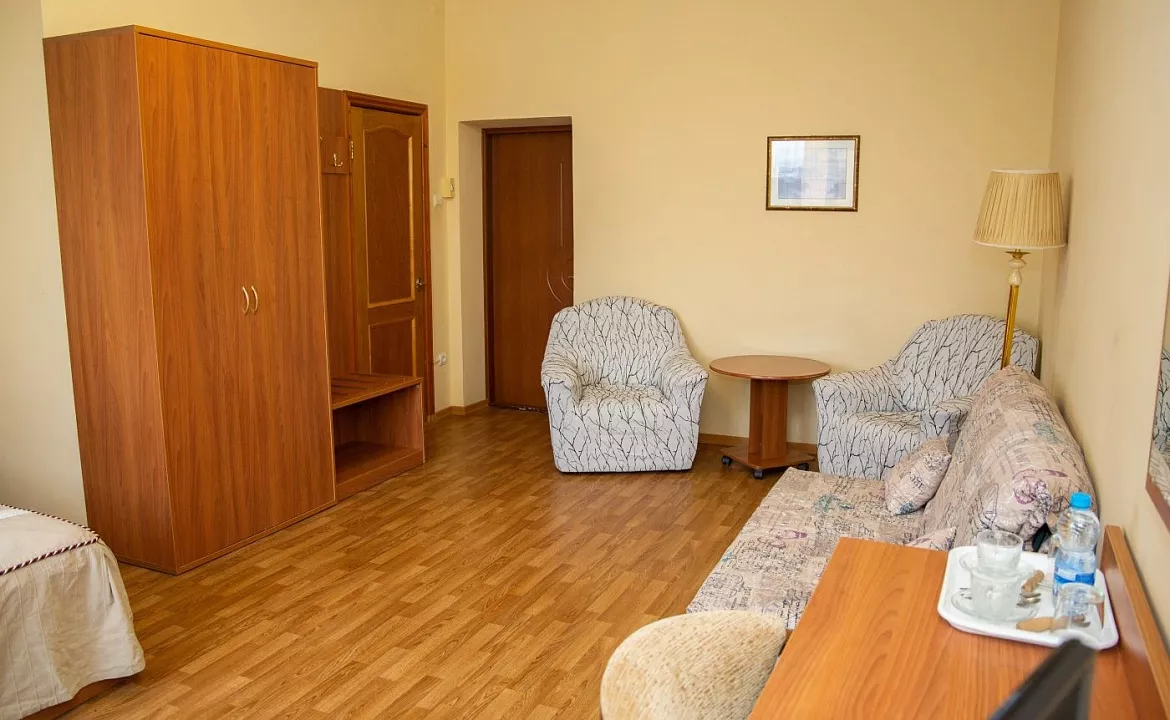 Семейный. Гостевой дом "Дельфин" - Голубицкая. Голубицкая