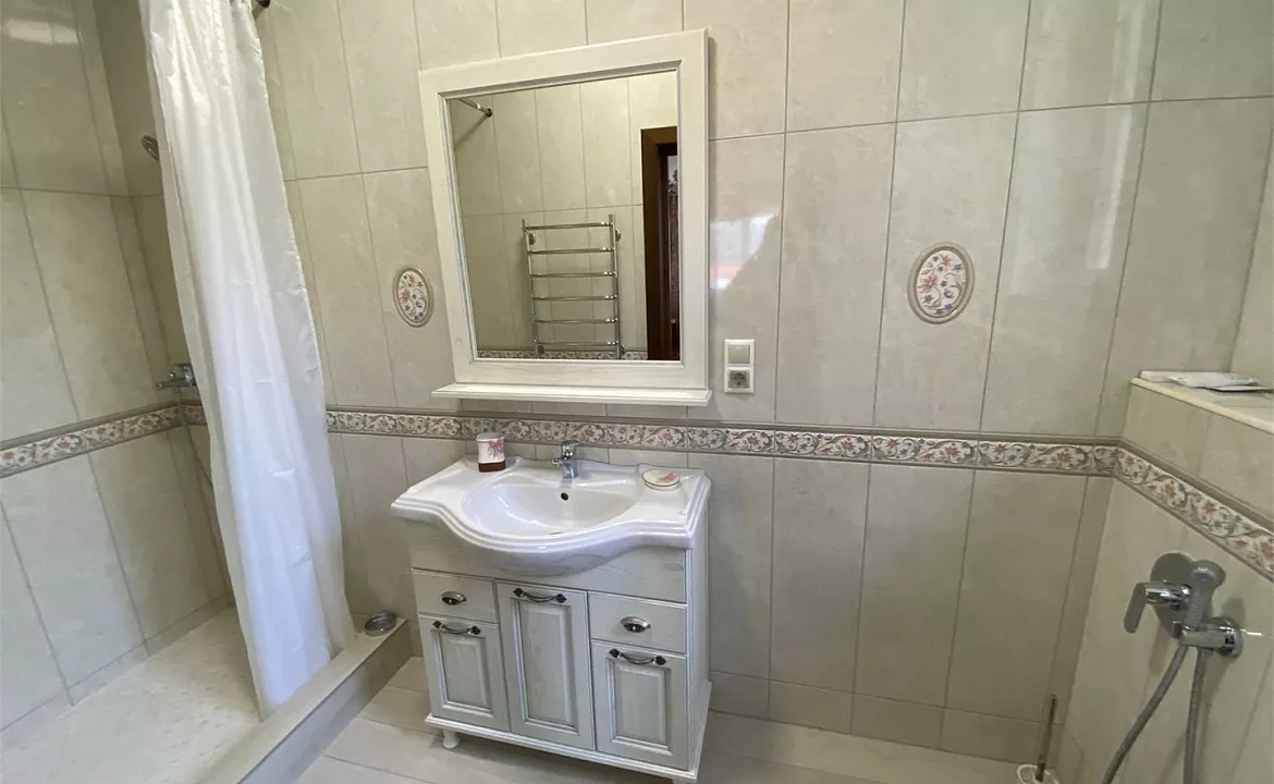 люкс четырехместный с видом в лес. Дом в Кедровой роще. Кабардинка