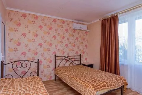 Комната для троих с балконом. Гостевой дом Винтаж. Лазаревское