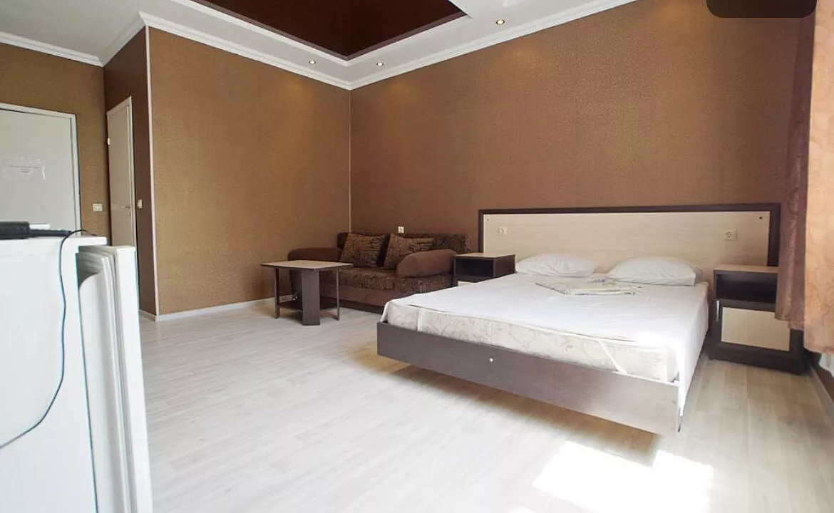 Стандартный двухместный номер с двухспальной кроватью, от 1 до 3 гостей, двуспальная кровать. Мини-отель Моника. Анапа Стандартный двухместный номер с двухспальной кроватью, от 1 до 3 гостей, двуспальная кровать. Мини-отель Моника. Анапа