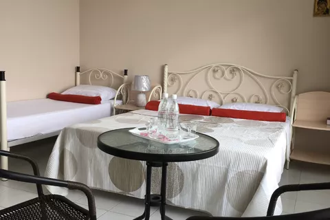 Трёхместный номер. Гостиница «Святая Абхазия». Пицунда