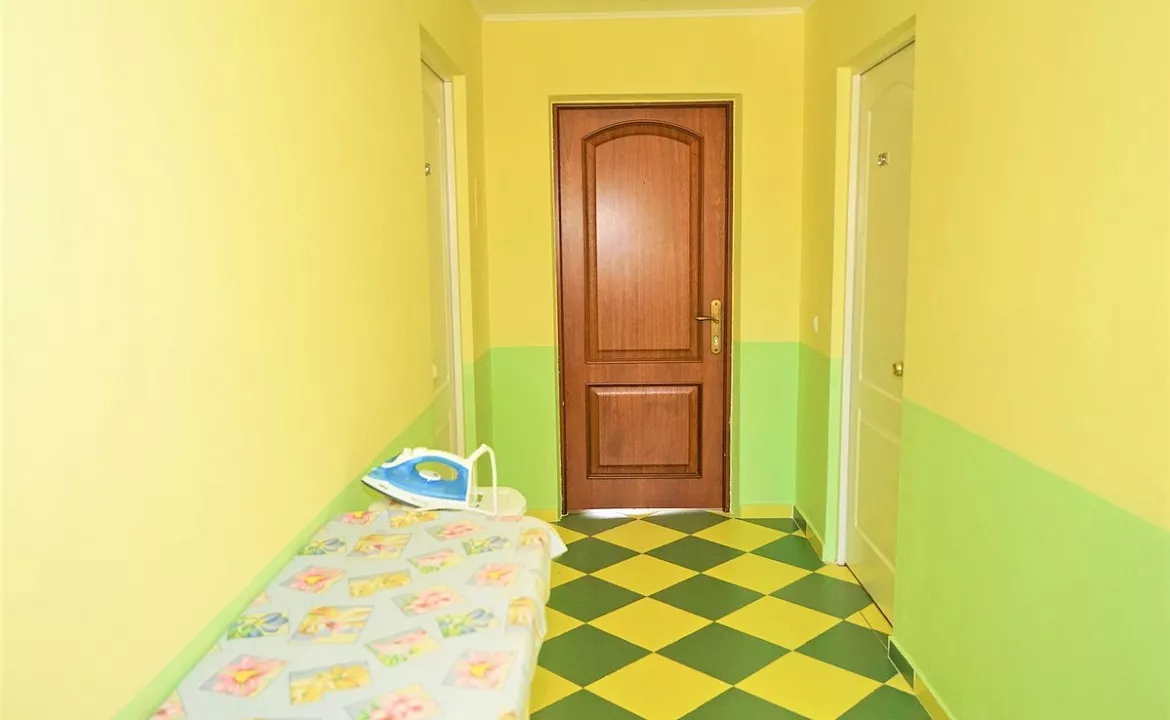 3-х комнатный номер люкс с кухней 6-7 чел . Гостевой дом "Лазурит". Лазаревское