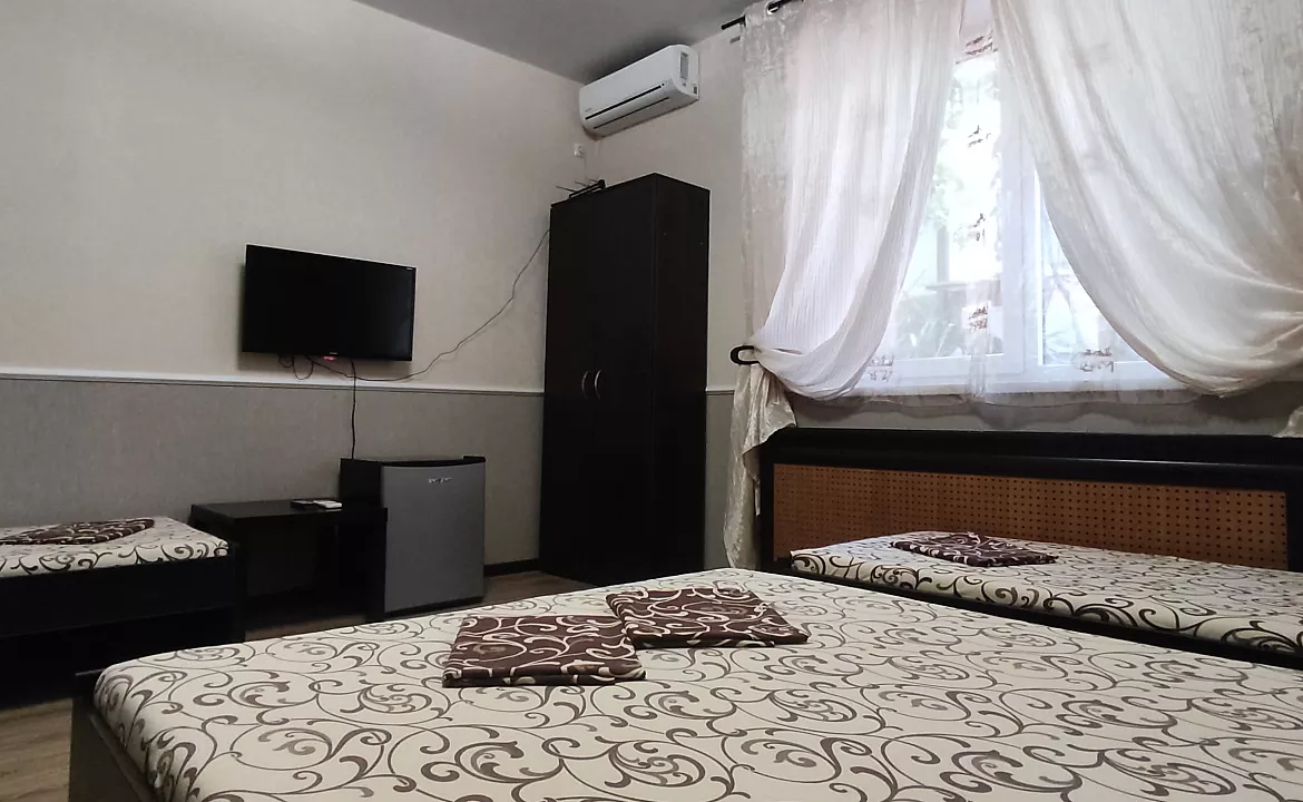 4хместный семейный номер . Частный гостевой дом Созвездие . Лазаревское