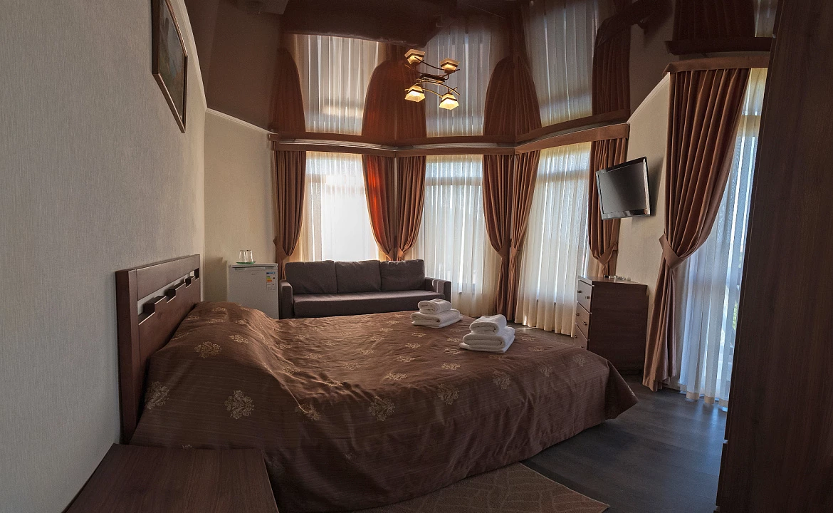 Однокомнатный трехместный номер с видом на море. Гостевой дом "Зеленая бухта". Отдых с детьми