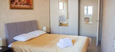 Квартира в многоквартирном доме 2-комн. в центре Сочи