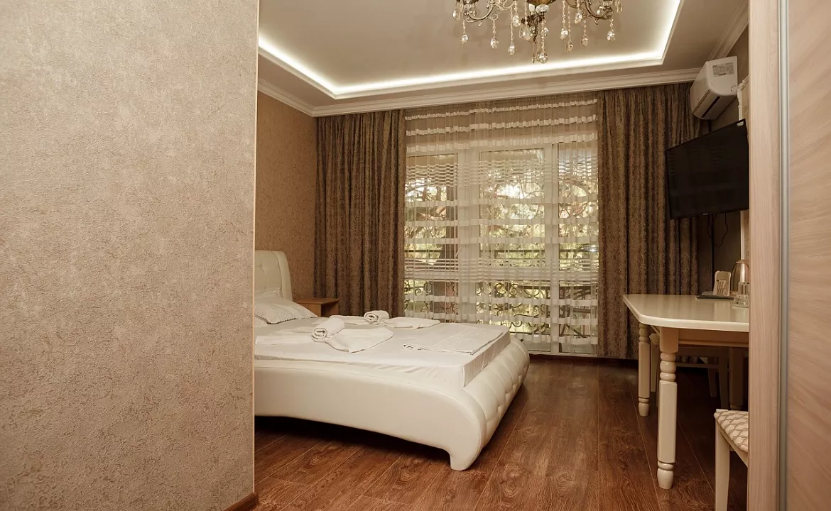 Люкс однокомнатный с балконом. Гостевой дом Ника Премиум. Геленджик