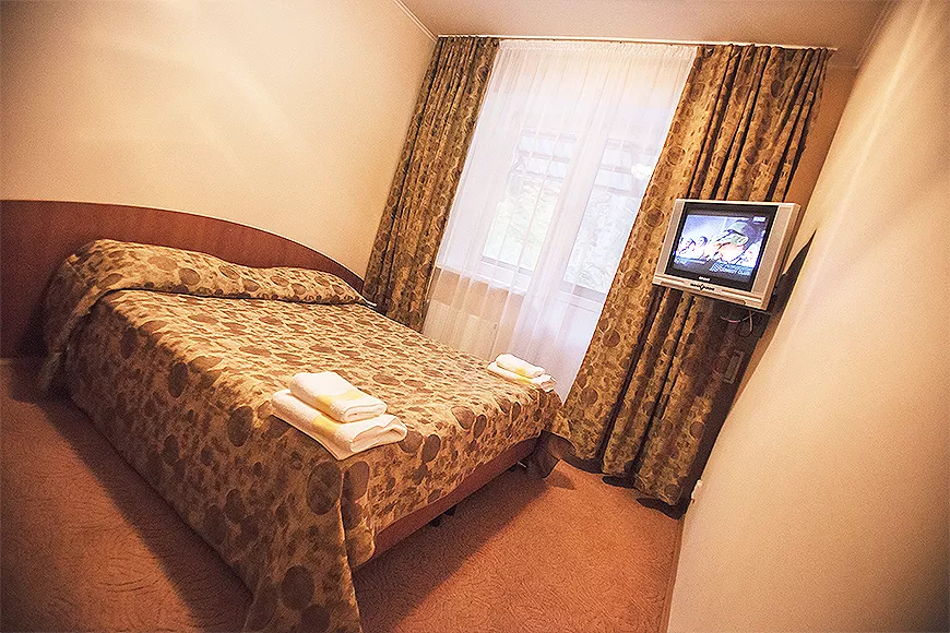 Стандарт DBL Двухместный однокомнатный. Отель Сеть отелей «Снежный Барс». Домбай