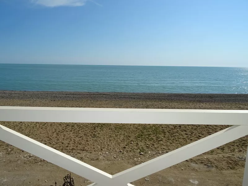 Полулюкс с балконом ( с видом на море). Гостевой дом "Золотые пески". Гудаута