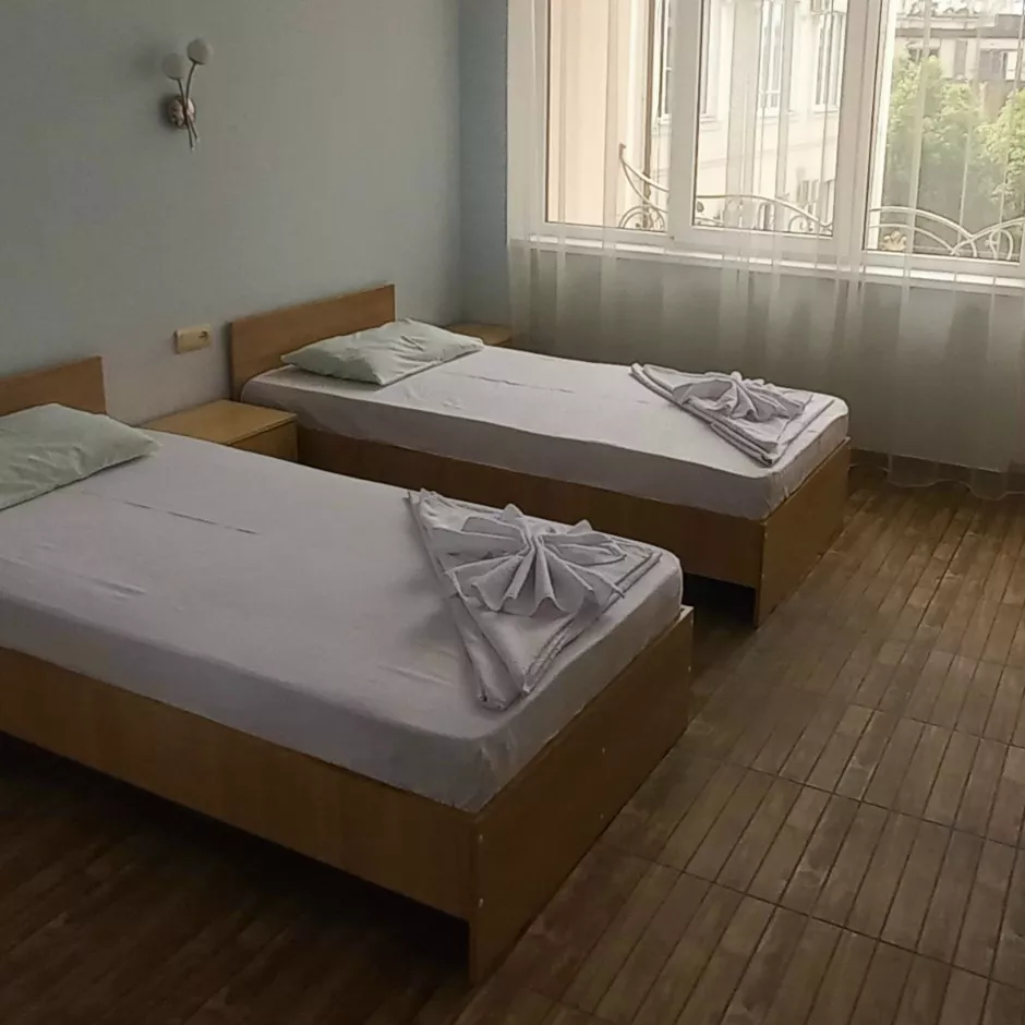 . На Леона . Сухум