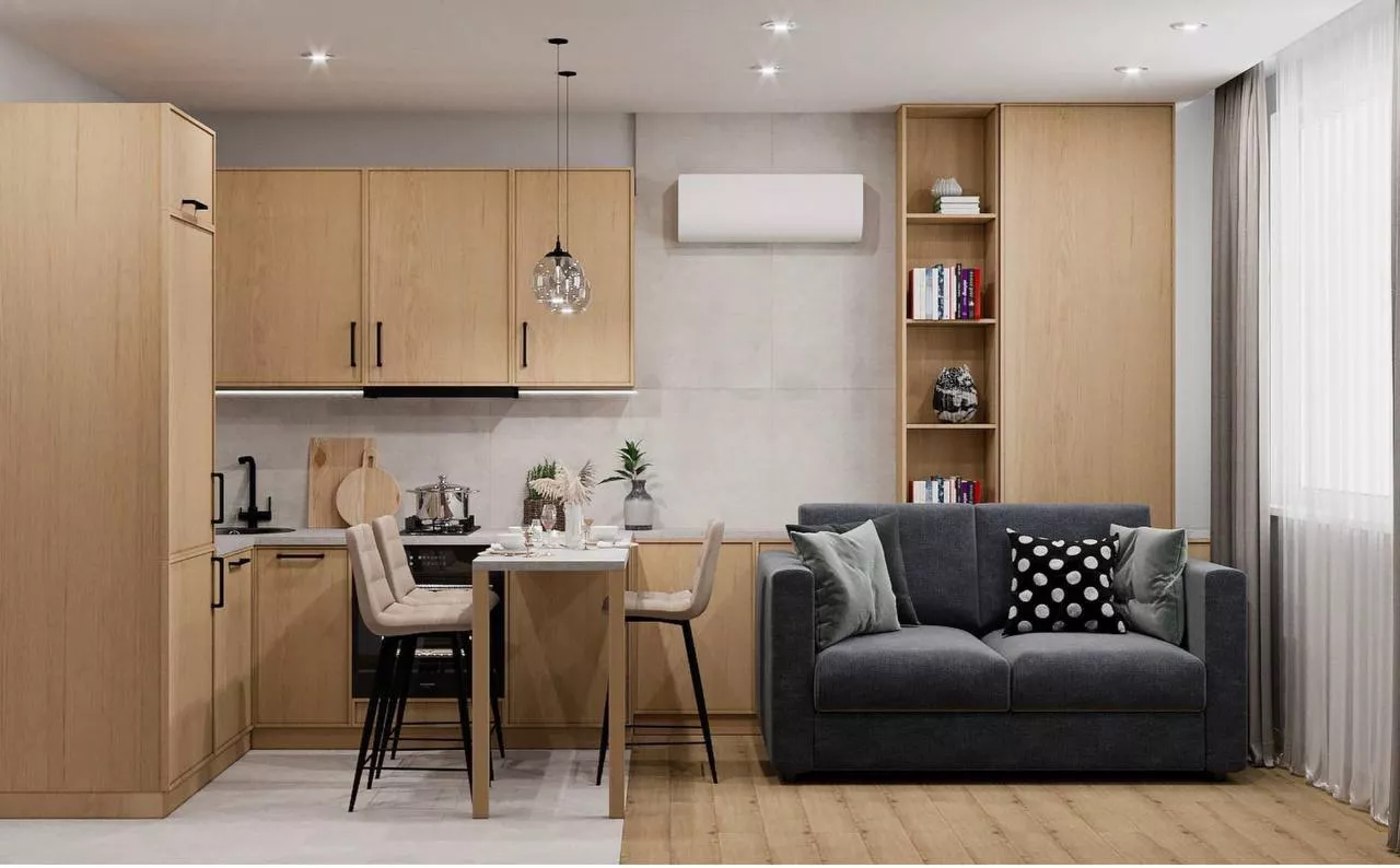 . Частный сектор Красная Поляна с видом на озеро и горы. Красная Поляна