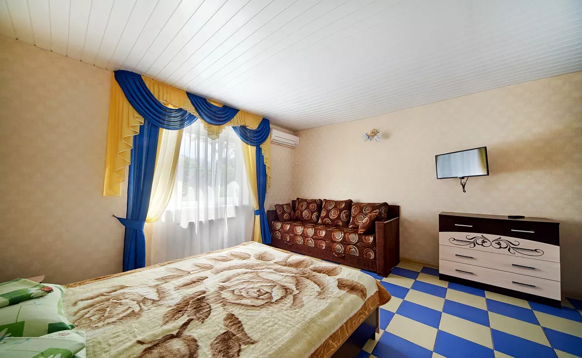 Номер полулюкс с кондиционером. Гостевой дом «Парадиз». Симферополь