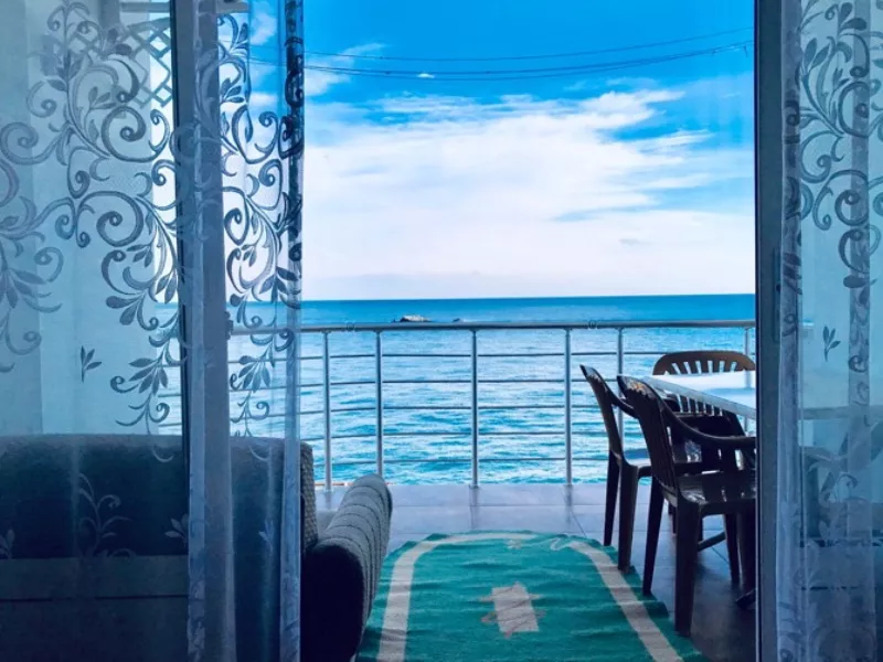 . Гостевой дом "До моря 9 метров". Утёс