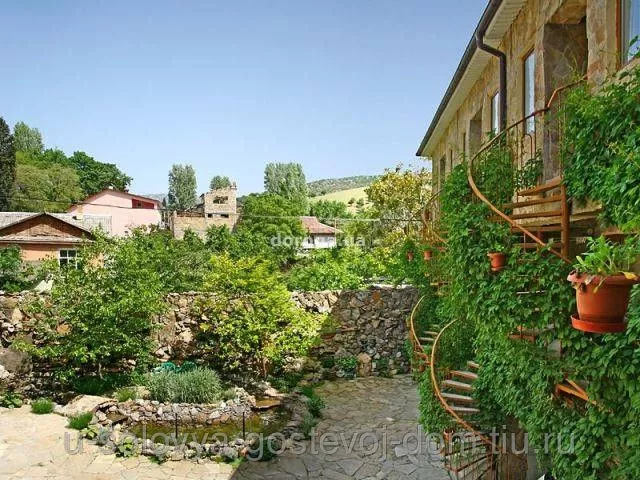 . Гостевой дом "У СОЛОВЬЯ" . Малореченское