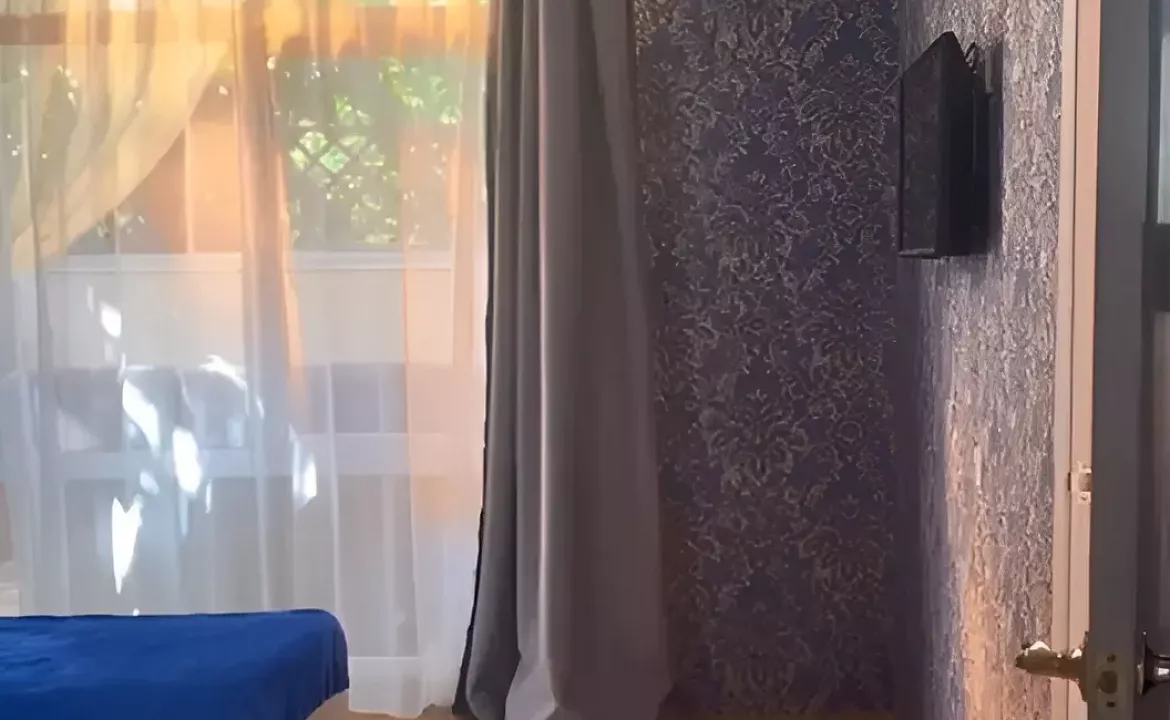   Апартаменты на 4-х человек с собственным двориком. Гостевой дом "МЕЛИС". Дивноморское