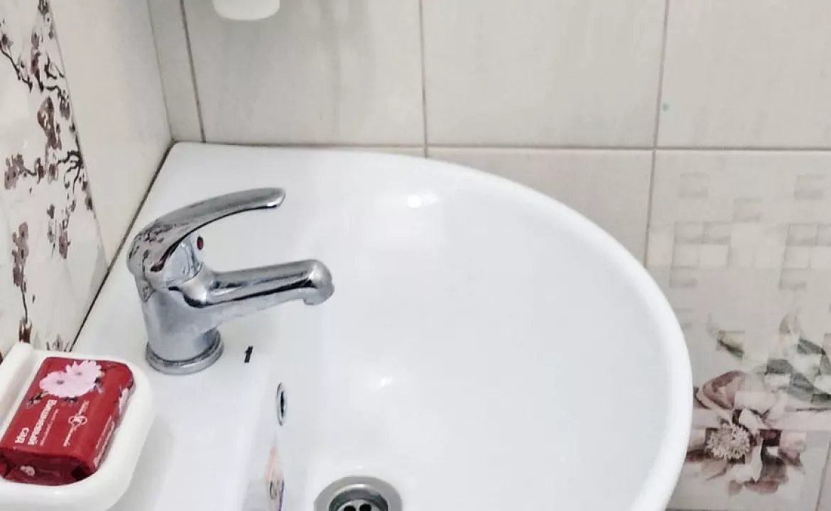 Трехместный номер с собственной ванной комнатой. Частный сектор У Саиды. Сухум